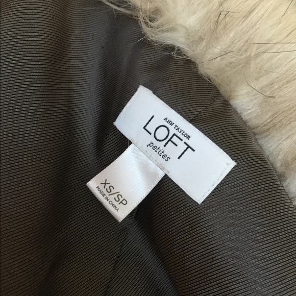 Ann Taylor Loft Luxe Faux Fur Vest XS/SP - Picture 3 of 8